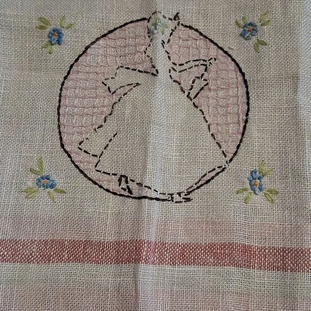 Vintage Embroidered Tea Towel & Crocheted Wash Cloth.‎